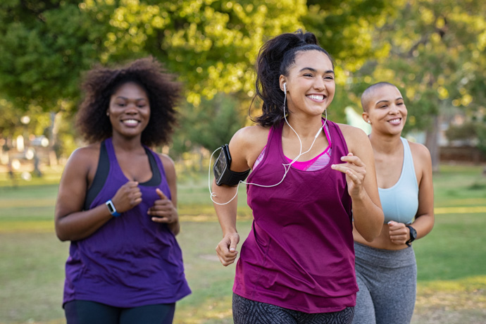 mujeres se ejercitan para tener un cerebro sano