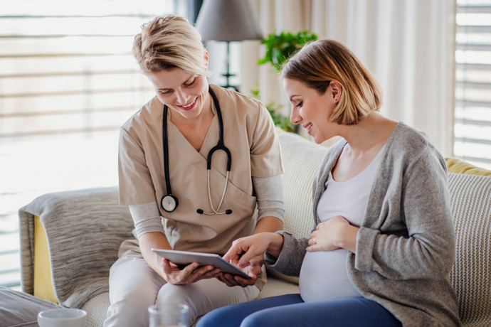 Médico explica qué deben comer las mujeres embarazadas