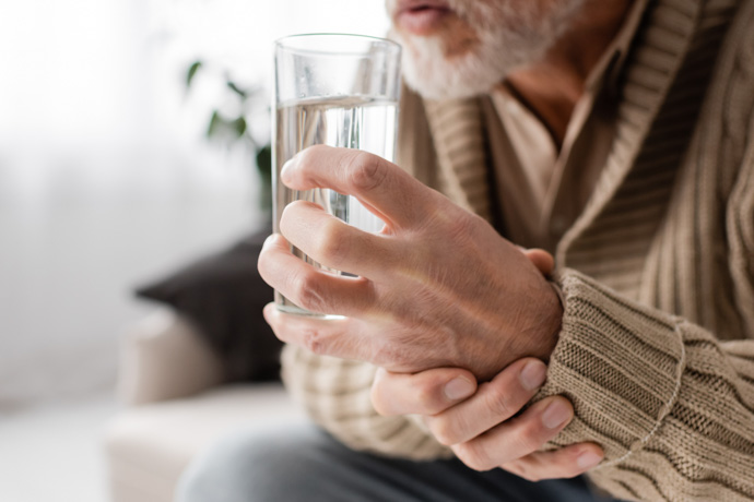 hombre con enfermedad de Parkinson