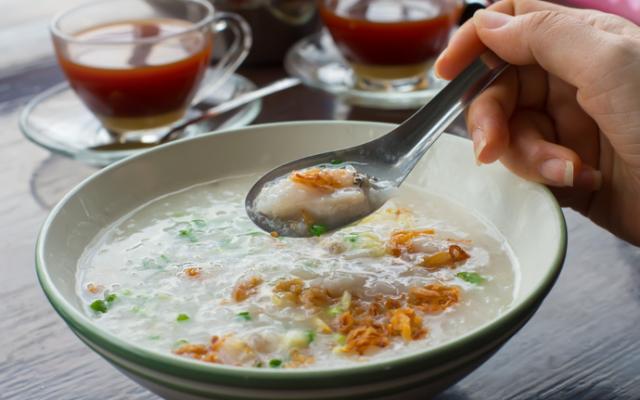 persona consume dieta blanda 