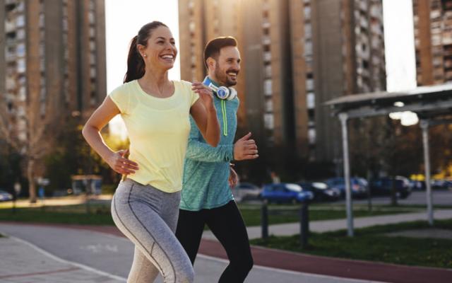 Mujer empezando a correr desde cero