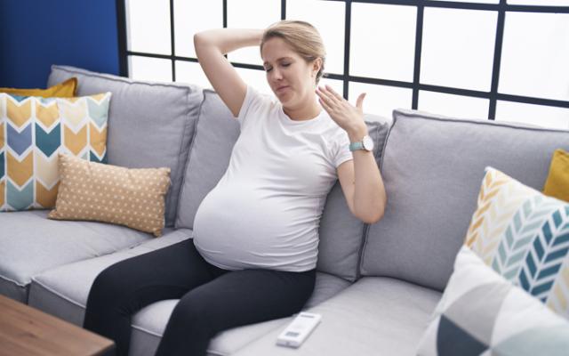 Mujer embarazada con sofocos