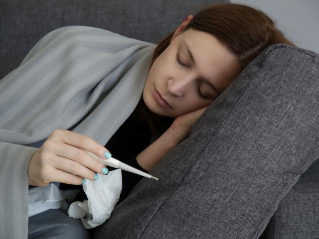 Mujer con mononucleosis