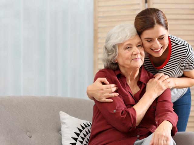 Mujer con primeros síntomas de Alzheimer
